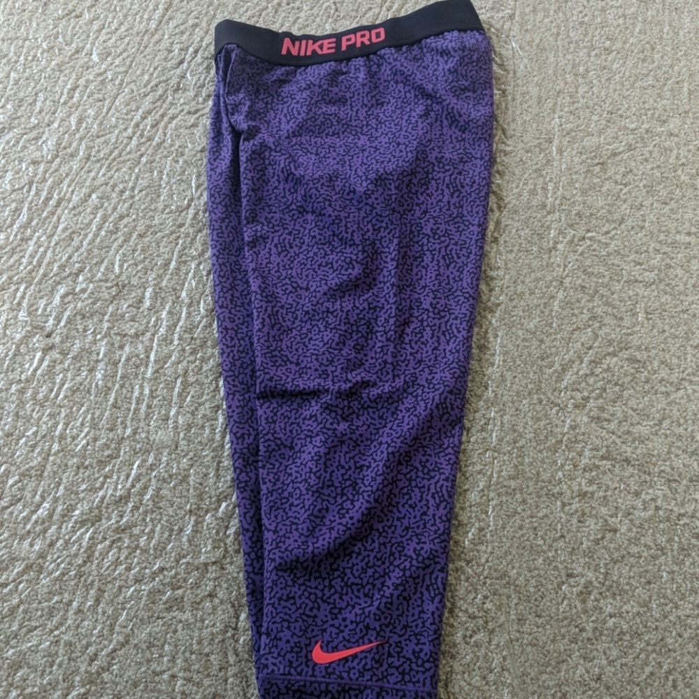 Nike pro capris